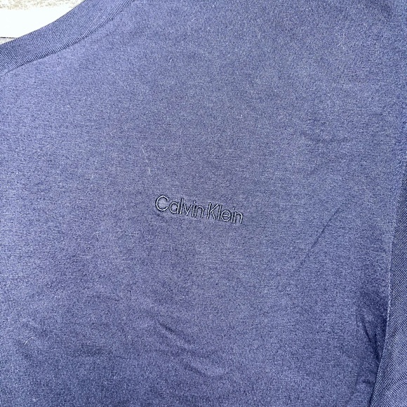 Calvin Klein V neck shirt - Picture 3 of 4